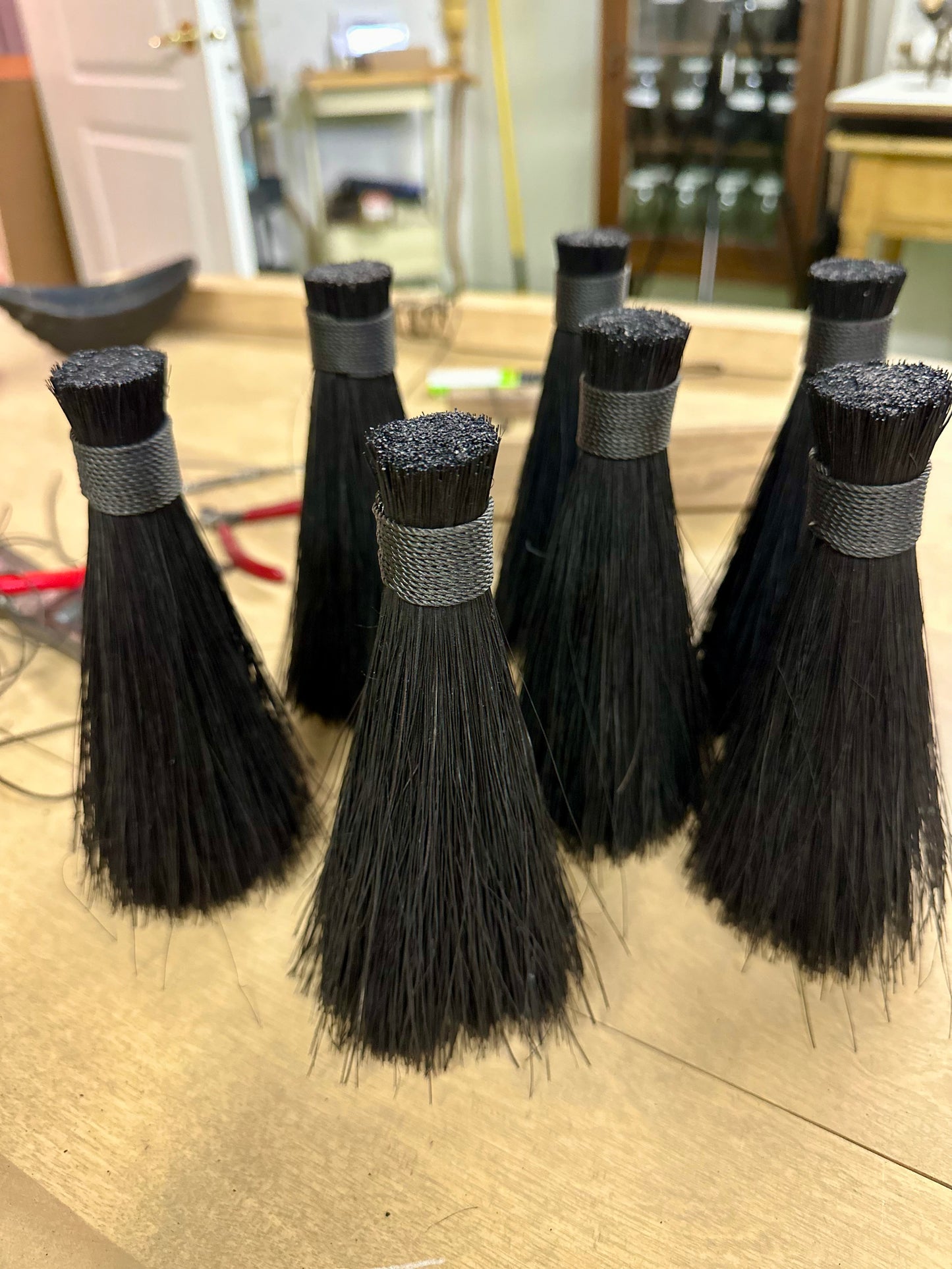 Black Hand Broom - Round