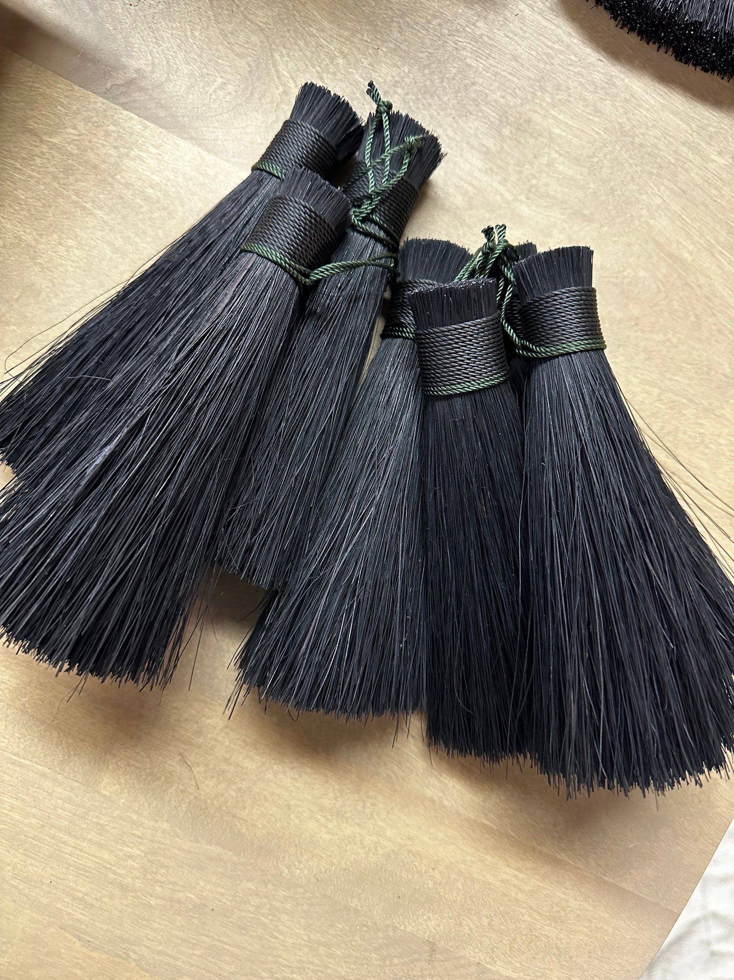 Black Hand Broom - Round